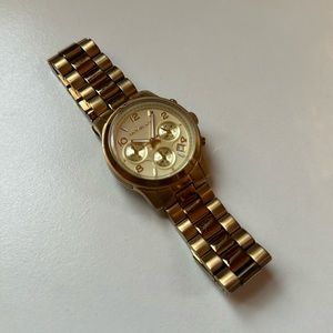 Michael Kors Women's MK5055 - Runway Chronograph (Gold)